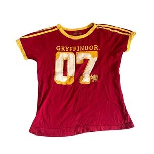 Universal studios kids wizarding world of Harry Potter Gryffindor shirt